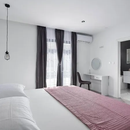Awesome In Split With Wifi Holiday home