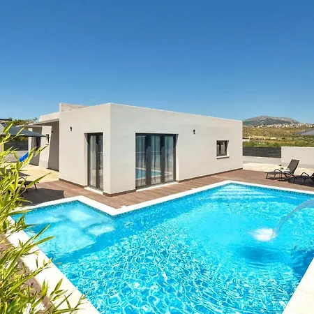 Semesterbostad Awesome In Split With Wifi Split