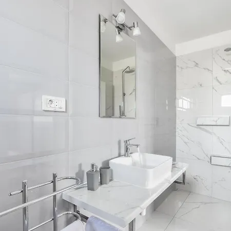 Awesome In Split With Wifi *