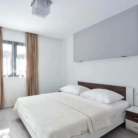 Semesterbostad Awesome In Split With Wifi