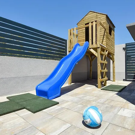 Semesterbostad Awesome In Split With Wifi Split